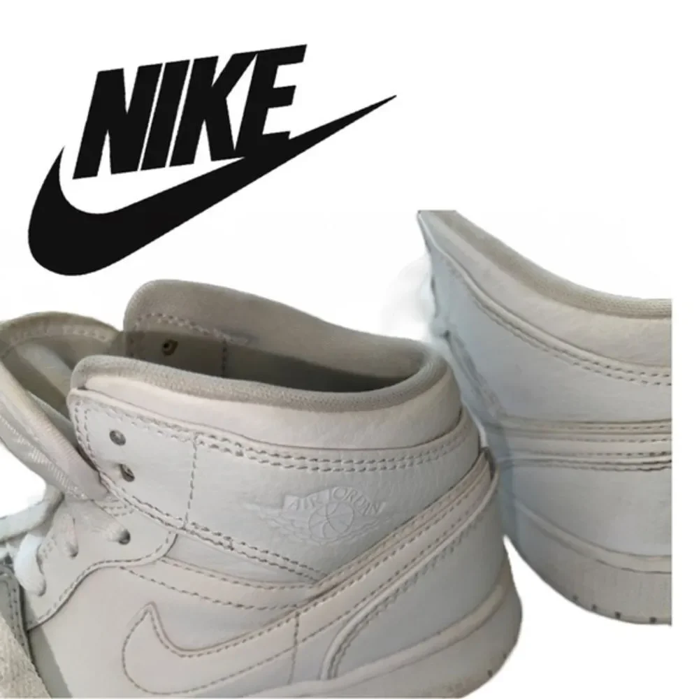 Nike AIR Jordan Retro 1 - 554725-126‎ - Size 4Y